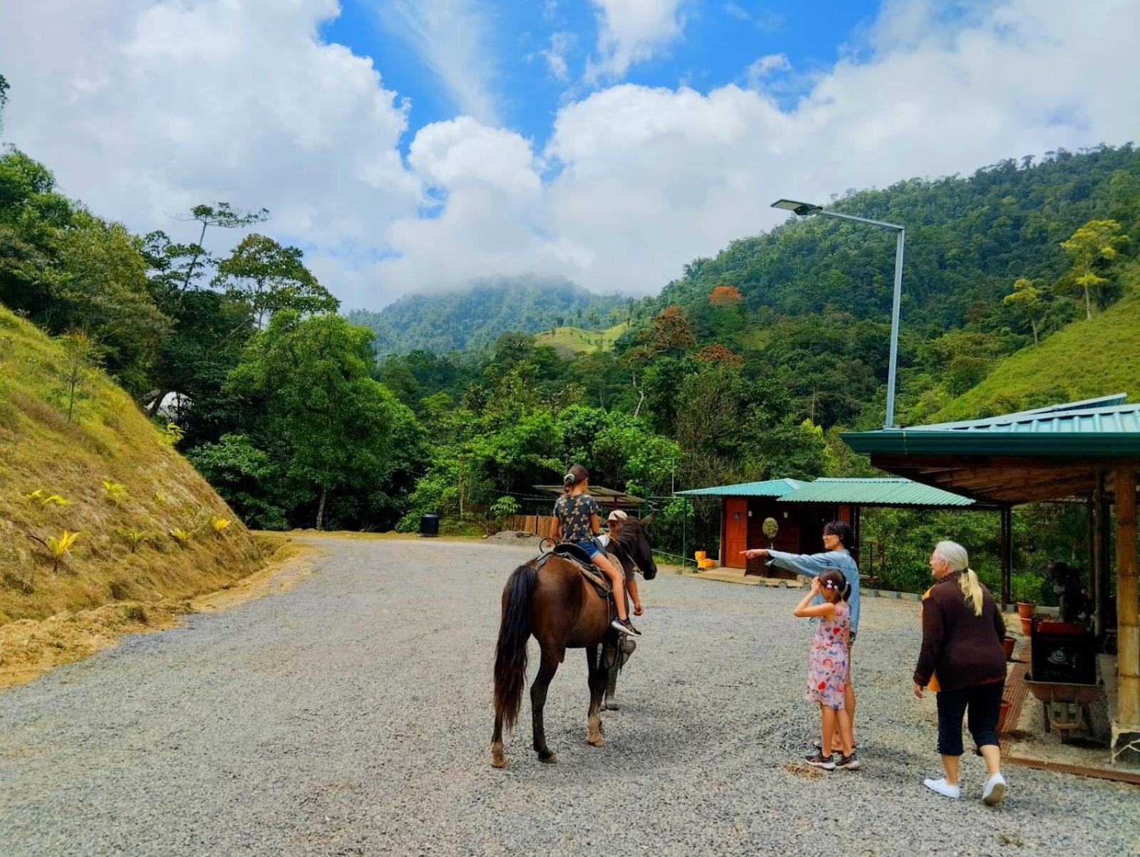 Hotel Rivel - Restaurant & Nature Retreat Turrialba Extérieur photo